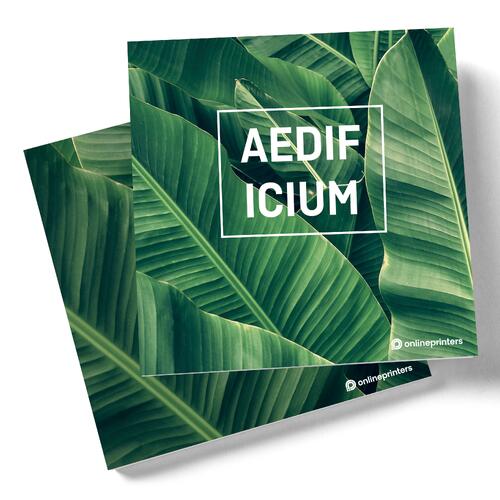 Vierkante zelfklevende notities voor labeling en verdere verwerking.