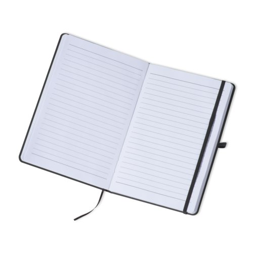 Zwart notitieboek met elastische band en bladwijzer.