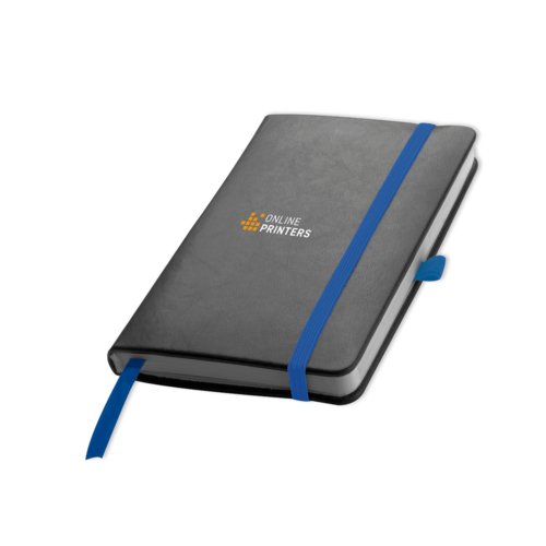 Blauw notitieboek met harde kaft, elastische sluiting en bladwijzer.