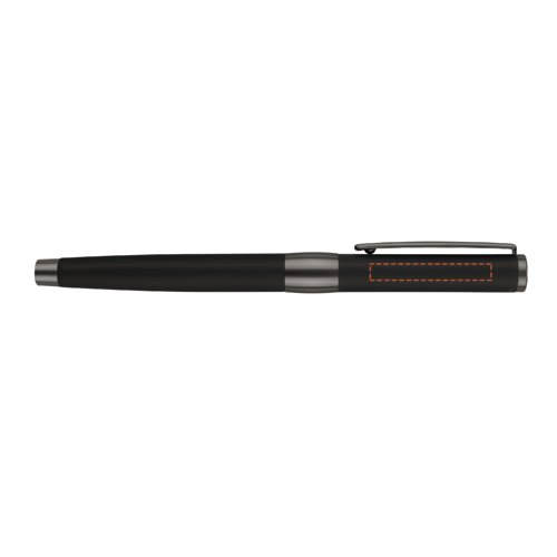 Zwarte metalen vulpen met clip.