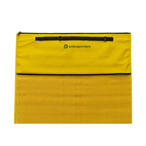 Gele stoffen strandmat met draagriem.