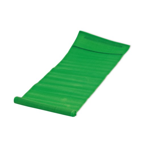 Groene stoffen strandmat, oprolbaar.