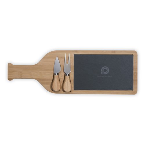 Houten kaasplank met leisteen plaat en kaasmes.