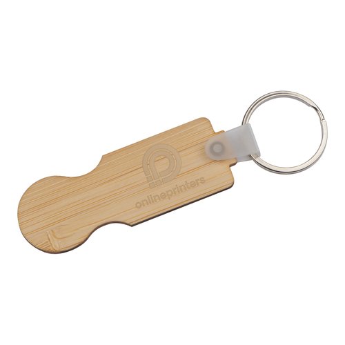 Houten sleutelhanger met winkelwagenmunt en metalen ring.