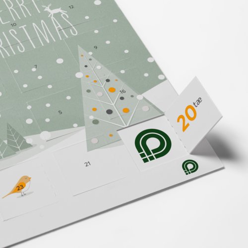 Papieren adventskalender met deurtjes om te openen.