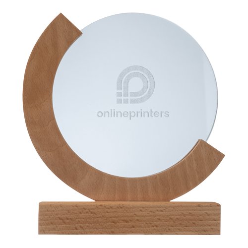 Beige trofee met bamboe voet en cirkelvormige acrylglasplaat.