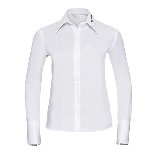 Witte stoffen damesblouse met lange mouwen.