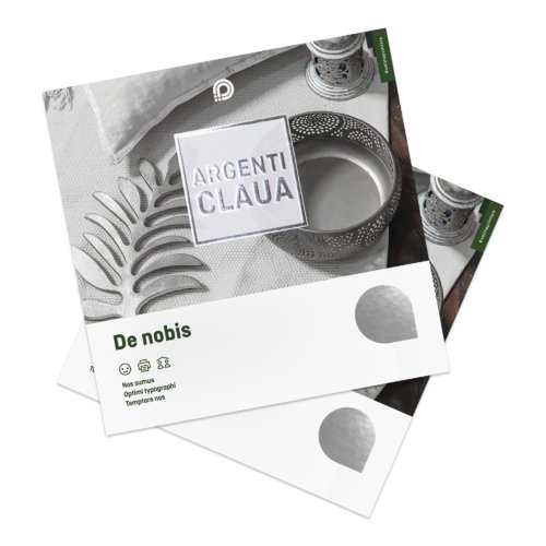 Papieren vouwkaarten in staand formaat met hot foil foliedruk.