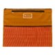 Oranje strandmat met draagbeugel en ritssluiting.