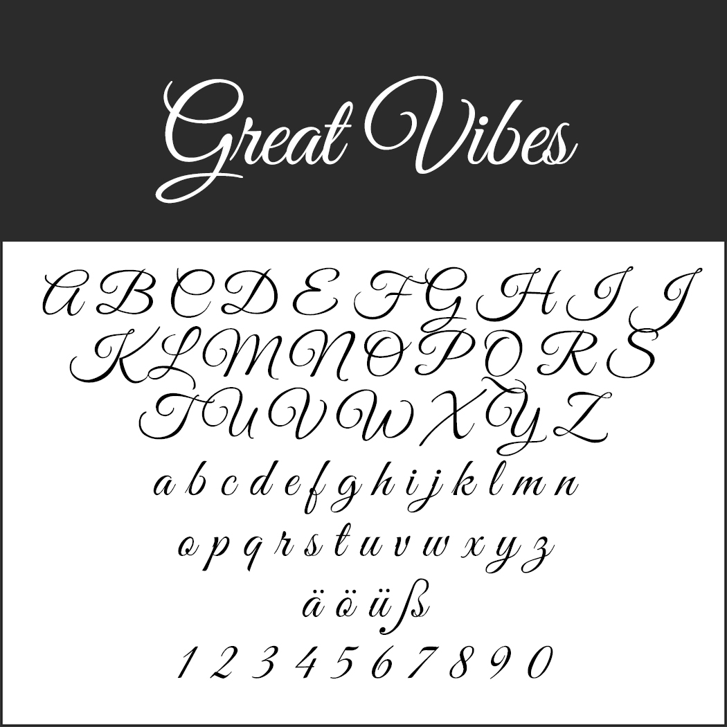 Het elegante, cursieve lettertype Great Vibes is hier te zien en legt de charme van Valentijnsdag vast. De afbeelding toont hoofdletters A-Z, kleine letters a-z, extra tekens met diakritische tekens (ä, ö, ü, ÿ) en de cijfers 0-9 in een decoratief schrift.