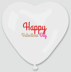 Een witte hartvormige ballon met de tekst "Happy Valentines Day" in rode en roze letters op de voorkant. Ideaal om te gebruiken tijdens de Valentinstag Vorlagen om een feestelijke sfeer te creëren.
