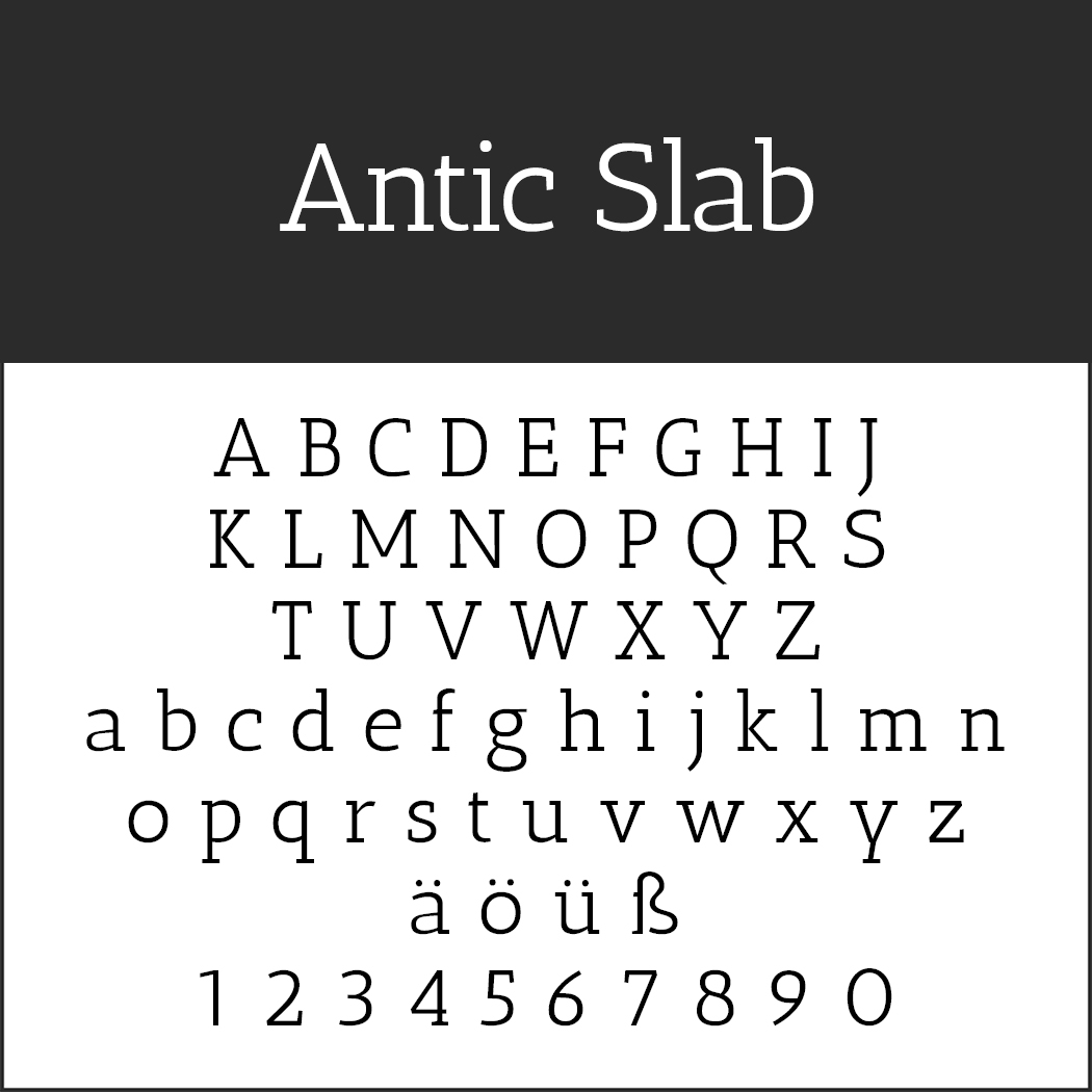 Een voorbeeld van het Antic Slab-lettertype toont de elegantie van Serifenschriften met hoofdletters A-Z, kleine letters a-z, de tekens ä, ö, ü en ß en de cijfers 0-9 in een schreefletterstijl. De achtergrond is wit met een grijze koptekst.