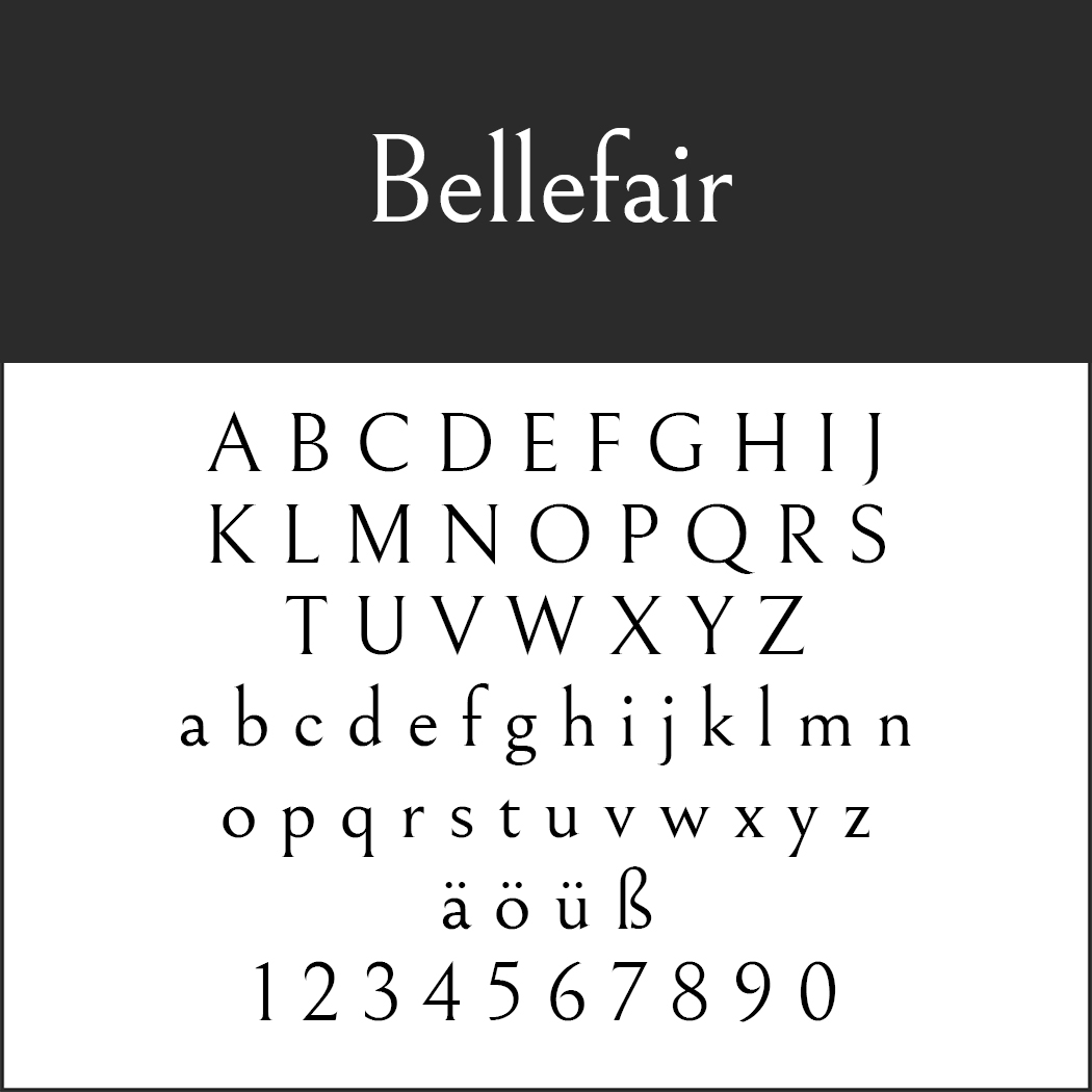Een zwart vierkant met bovenaan het woord Bellefair. Daaronder een wit gedeelte met hoofdletters en kleine letters, diakritische tekens en de cijfers 0-9, allemaal elegant weergegeven in Serifenschriften-stijl.