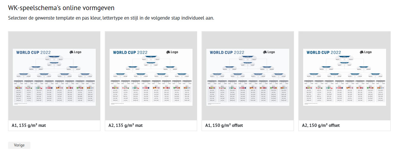 Vier sjablonen van een speelschema voor het WK 2022 worden in twee rijen weergegeven. Elk sjabloon toont een toernooischema met teamslots en een logo-placeholder. Opties voor formaat (A1, A2) en afdruktype (gm² offset) zijn onder elk sjabloon beschikbaar.